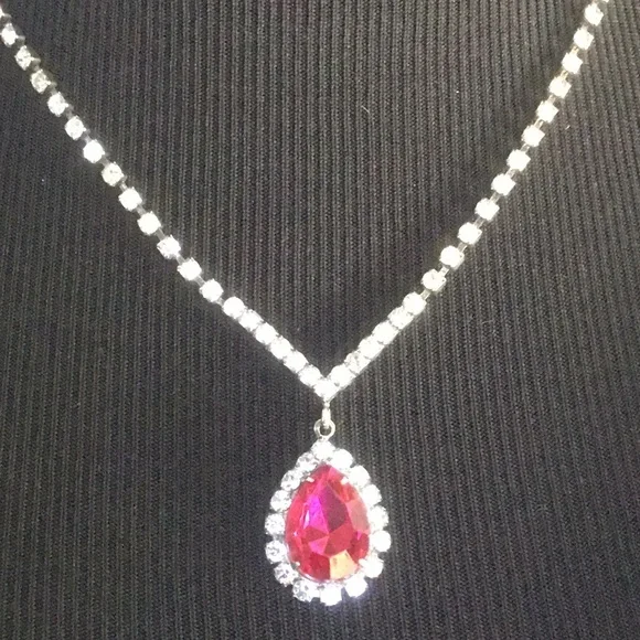 Fuchsia Pink Rhinestone Crystal Pendant Necklace 💖 EUC 💖 - Picture 6 of 10